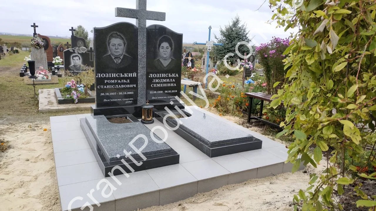 Подвійний пам'ятник з граніту - Кам'янець-Подільський | GranitPodillya